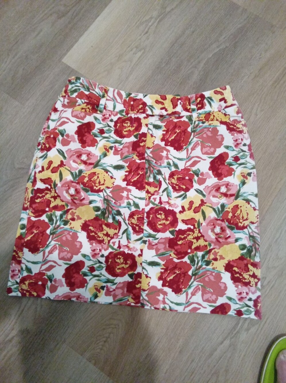LOFT Petites Ann Taylor Sz 2P Beautif Floral Mini Skirt Red Pink Yellow